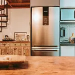 Apartamento duplex recém-reformado em condomínio próximo do centrinho de Campos do Jordão